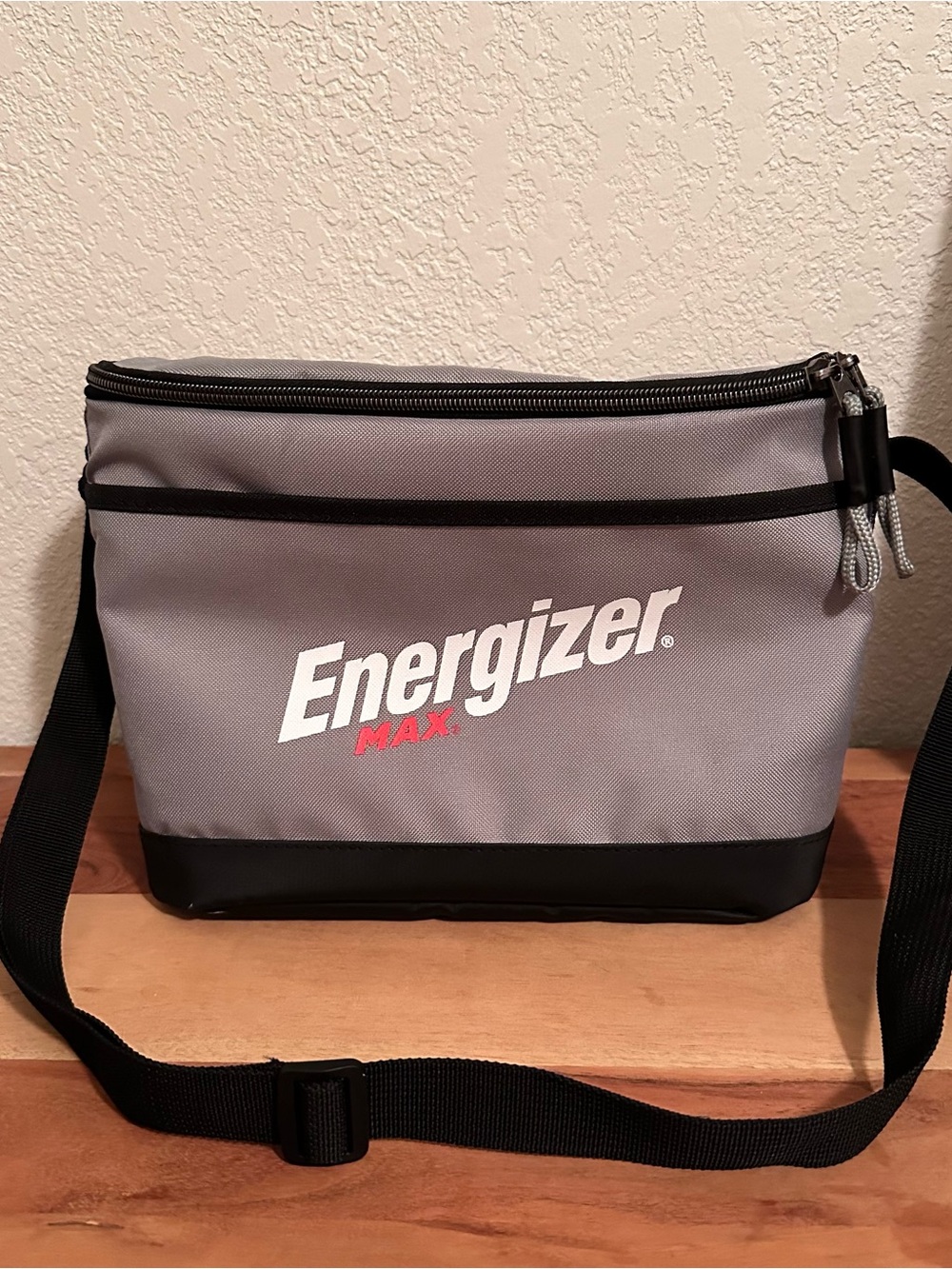 Insulated Energizer Max Crossbody Cooler Lunch Bag NWOT